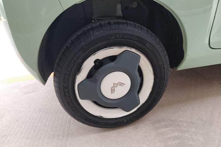 Used Wuling Hongguang MINIEV 2022 Macaron Premium Model – Lithium Iron Phosphate Right Rear Wheel Hub