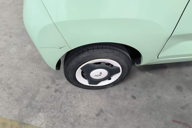 Used Wuling Hongguang MINIEV 2022 Macaron Fashion Model Lithium Iron Phosphate Right Rear Wheel Hub