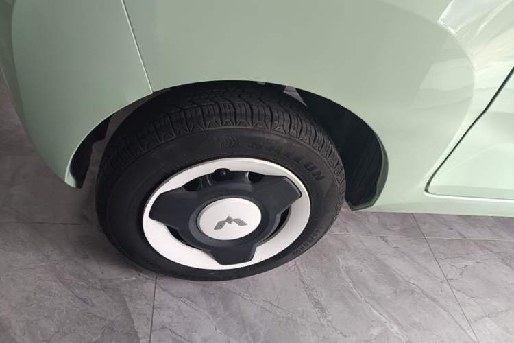 Used Wuling Hongguang MINIEV 2022 Macaron Premium Model – Lithium Iron Phosphate Right Rear Wheel Hub
