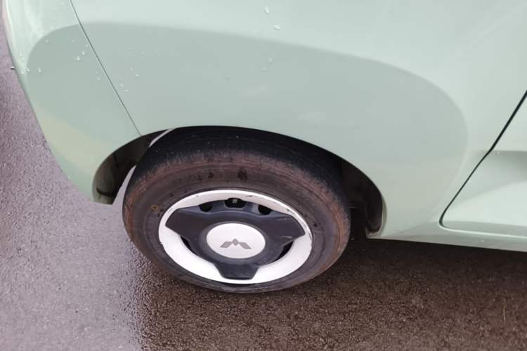 Used Wuling Hongguang MINIEV 2022 Macaron Premium Model – Lithium Iron Phosphate Right Rear Wheel Hub