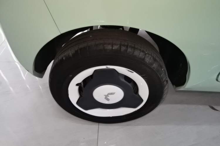 Used Wuling Hongguang MINIEV 2022 Macaron Premium Model – Lithium Iron Phosphate Right Rear Wheel Hub