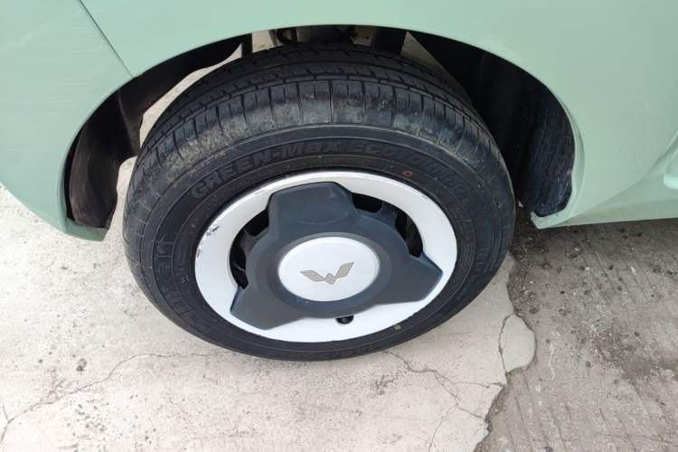 Used Wuling Hongguang MINIEV 2022 Macaron Premium Model – Lithium Iron Phosphate Right Rear Wheel Hub