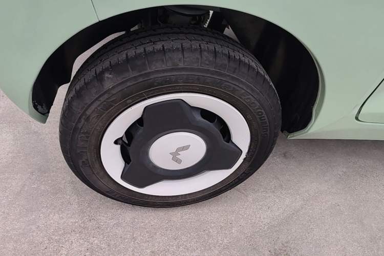 Used Wuling Hongguang MINIEV 2022 Macaron Premium Model – Lithium Iron Phosphate Right Rear Wheel Hub