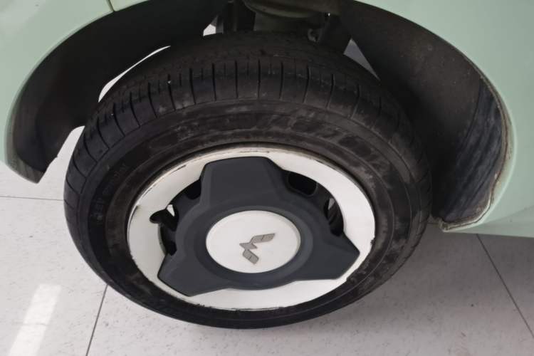 Used Wuling Hongguang MINIEV 2022 Macaron Premium Model – Lithium Iron Phosphate Right Rear Wheel Hub