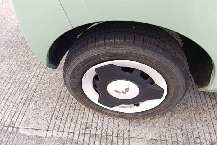 Used Wuling Hongguang MINIEV 2022 Macaron Premium Model – Lithium Iron Phosphate Right Rear Wheel Hub