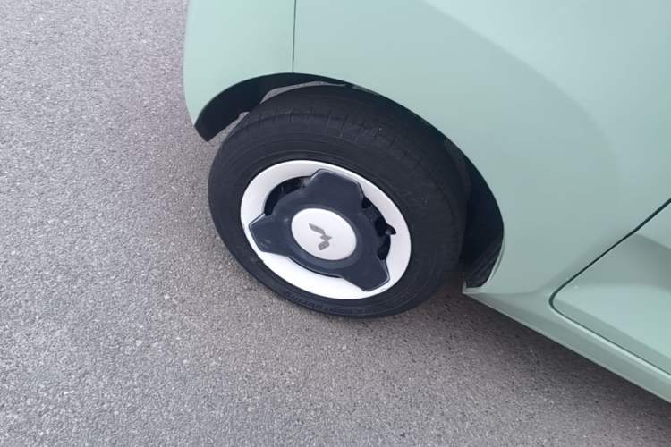 Used Wuling Hongguang MINIEV 2022 Macaron Premium Model – Lithium Iron Phosphate Right Rear Wheel Hub