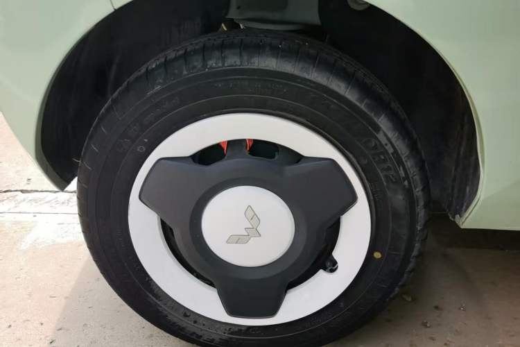 Used Wuling Hongguang MINIEV 2022 Macaron Premium Model – Lithium Iron Phosphate Right Rear Wheel Hub