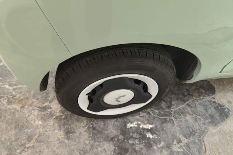 Used Wuling Hongguang MINIEV 2022 Macaron Premium Model – Lithium Iron Phosphate Right Rear Wheel Hub