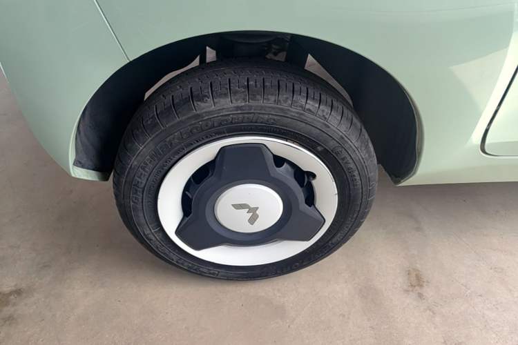 Used Wuling Hongguang MINIEV 2022 Macaron Premium Model – Lithium Iron Phosphate Right Rear Wheel Hub