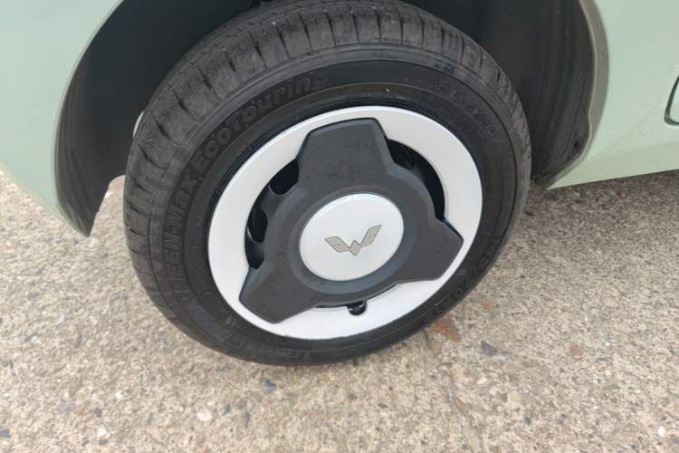 Used Wuling Hongguang MINIEV 2022 Macaron Premium Model – Lithium Iron Phosphate Right Rear Wheel Hub