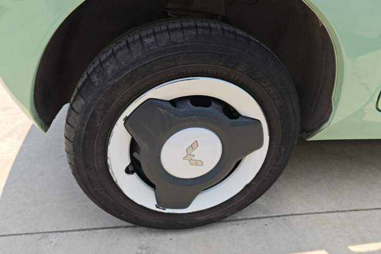 Used Wuling Hongguang MINIEV 2022 Macaron Premium Model – Lithium Iron Phosphate Right Rear Wheel Hub