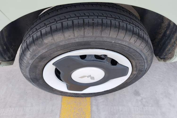 Used Wuling Hongguang MINIEV 2022 Macaron Premium Model – Lithium Iron Phosphate Right Rear Wheel Hub