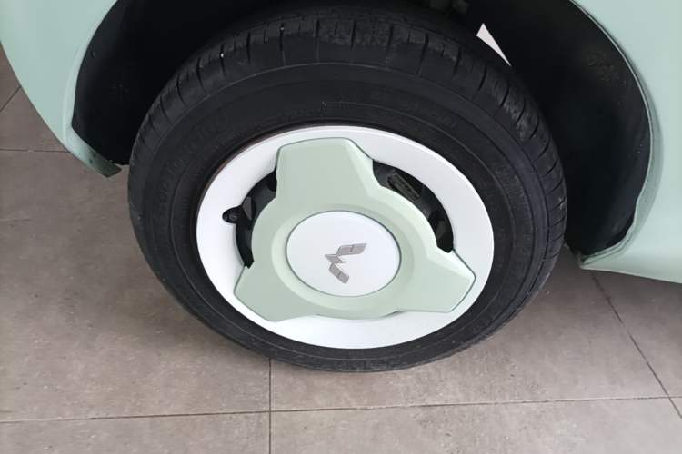 Used Wuling Hongguang MINIEV 2022 Enjoy Edition Lithium Iron Phosphate Right Rear Wheel Hub