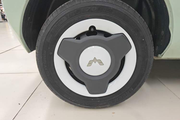 Used Wuling Hongguang MINIEV 2022 Macaron Premium Model – Lithium Iron Phosphate Right Rear Wheel Hub