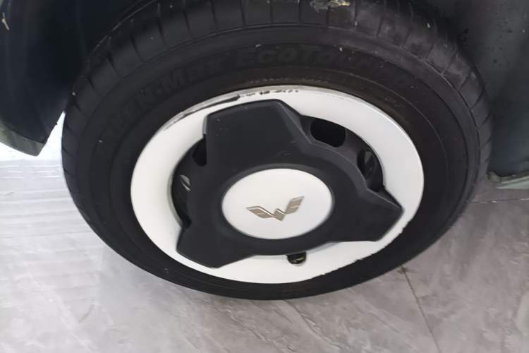 Used Wuling Hongguang MINIEV 2022 Macaron Fashion Edition Lithium-Nickel-Cobalt-Alpha-oxide Right Rear Wheel Hub