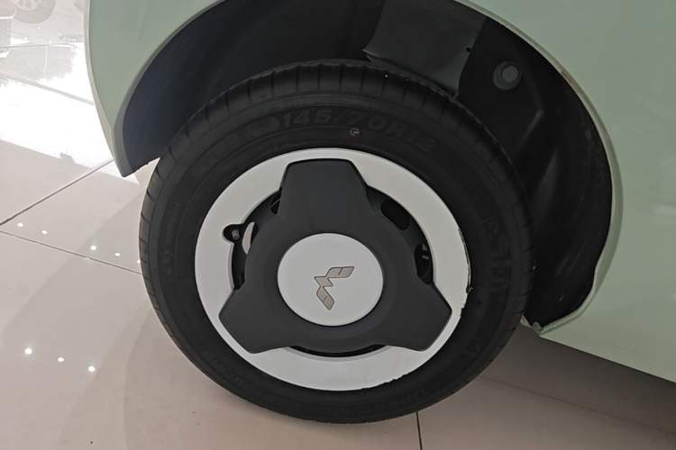 Used Wuling Hongguang MINIEV 2022 Macaron Premium Model – Lithium Iron Phosphate Right Rear Wheel Hub