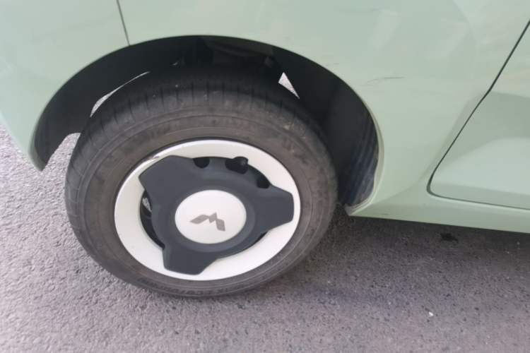 Used Wuling Hongguang MINIEV 2022 Macaron Premium Model – Lithium Iron Phosphate Right Rear Wheel Hub