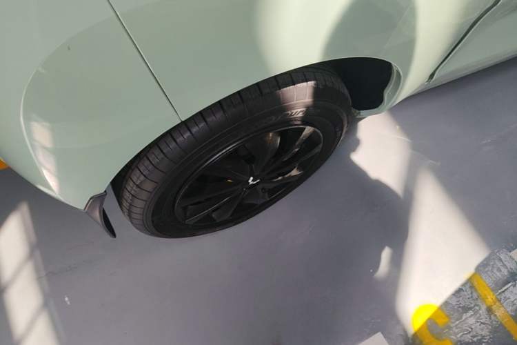 Used Wuling Hongguang MINIEV 2022 Macaron Premium Model – Lithium Iron Phosphate Right Rear Wheel Hub