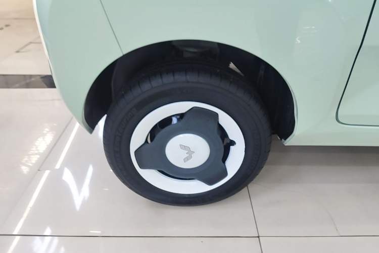 Used Wuling Hongguang MINIEV 2022 Macaron Premium Model – Lithium Iron Phosphate Right Rear Wheel Hub