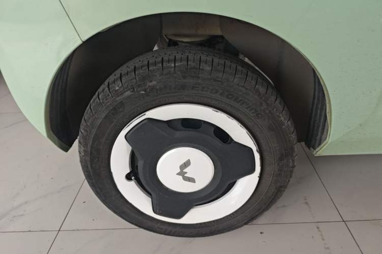 Used Wuling Hongguang MINIEV 2022 Macaron Premium Model – Lithium Iron Phosphate Right Rear Wheel Hub
