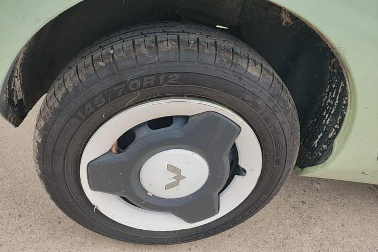 Used Wuling Hongguang MINIEV 2022 Macaron Fashion Edition Lithium-Nickel-Cobalt-Alpha-oxide Right Rear Wheel Hub