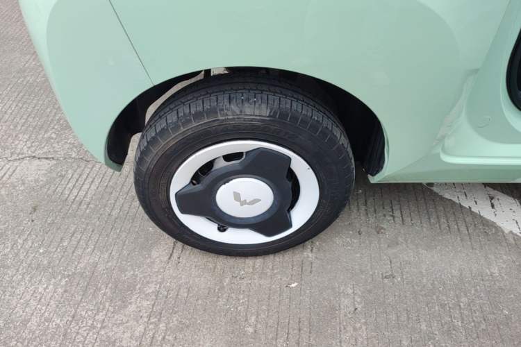 Used Wuling Hongguang MINIEV 2022 Macaron Premium Model – Lithium Iron Phosphate Right Rear Wheel Hub