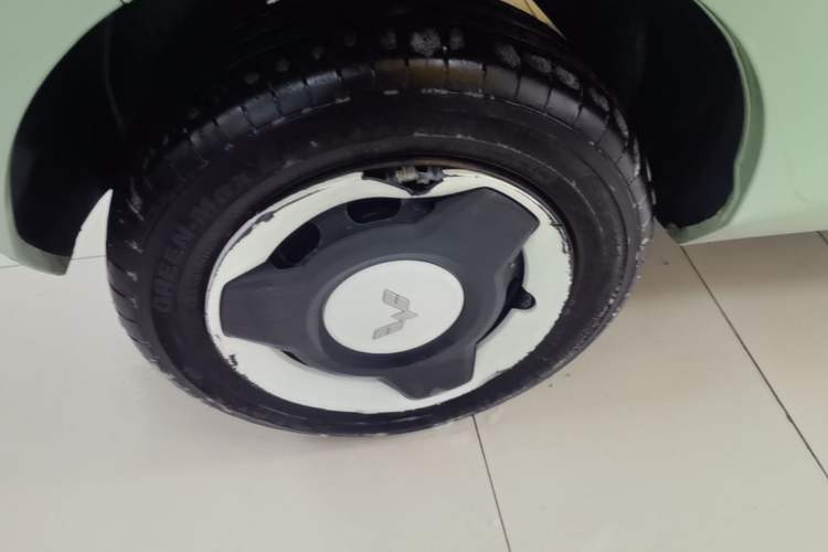 Used Wuling Hongguang MINIEV 2022 Macaron Premium Model – Lithium Iron Phosphate Right Rear Wheel Hub