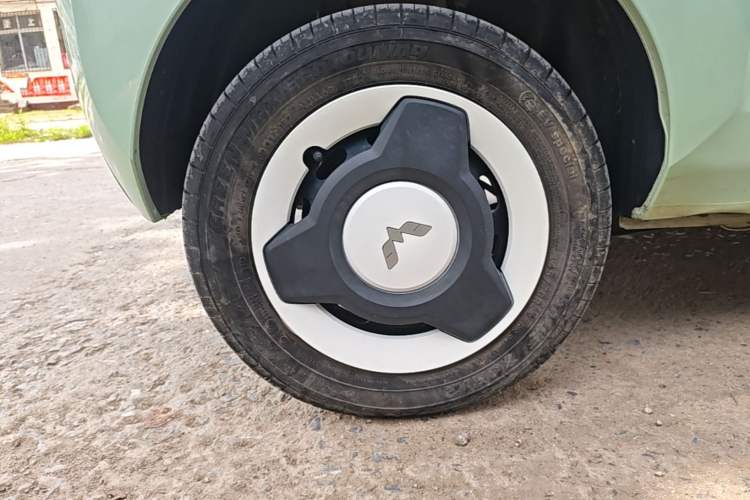 Used Wuling Hongguang MINIEV 2022 Macaron Premium Model – Lithium Iron Phosphate Right Rear Wheel Hub