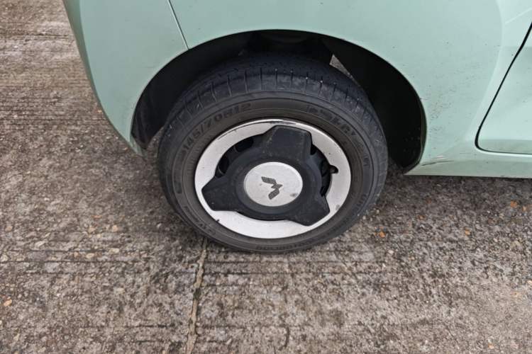 Used Wuling Hongguang MINIEV 2022 Macaron Premium Model – Lithium Iron Phosphate Right Rear Wheel Hub