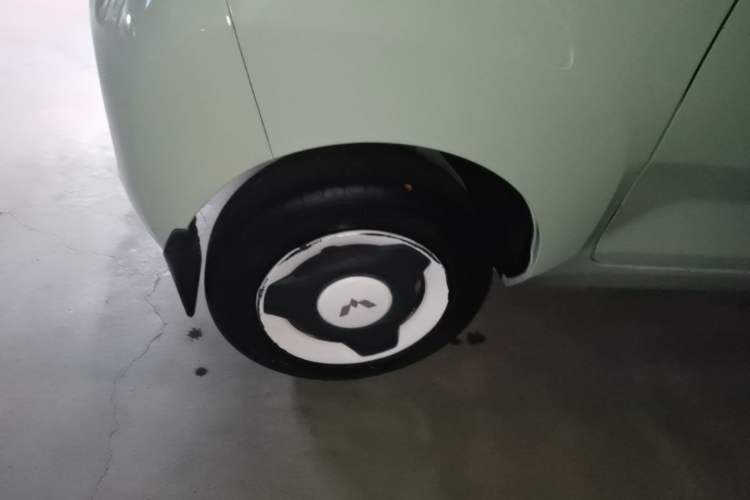 Used Wuling Hongguang MINIEV 2022 Macaron Premium Model – Lithium Iron Phosphate Right Rear Wheel Hub
