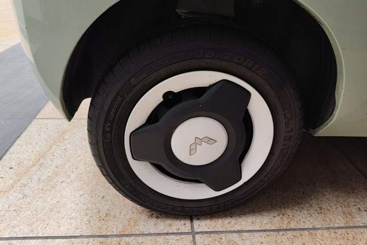 Used Wuling Hongguang MINIEV 2022 Macaron Premium Model – Lithium Iron Phosphate Right Rear Wheel Hub