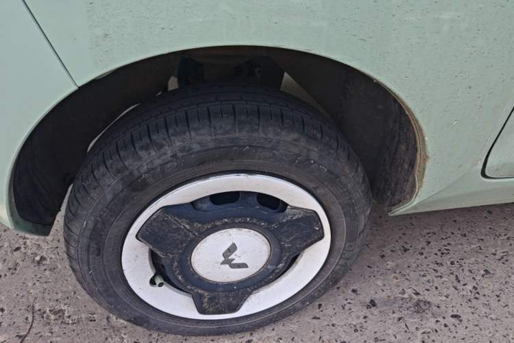 Used Wuling Hongguang MINIEV 2022 Macaron Fashion Model Lithium Iron Phosphate Right Rear Wheel Hub