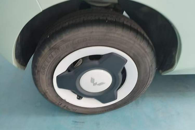 Used Wuling Hongguang MINIEV 2022 Macaron Premium Model – Lithium Iron Phosphate Right Rear Wheel Hub