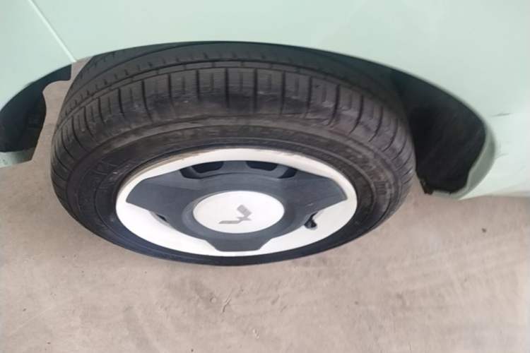 Used Wuling Hongguang MINIEV 2022 Macaron Fashion Model Lithium Iron Phosphate Right Rear Wheel Hub