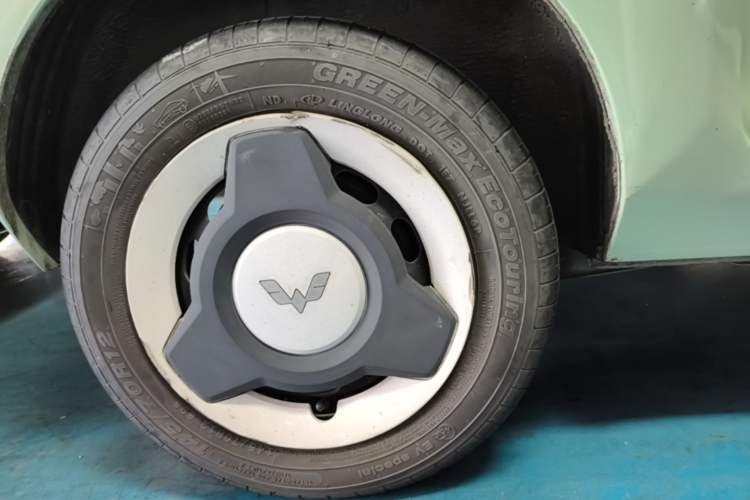 Used Wuling Hongguang MINIEV 2022 Macaron Fashion Edition Lithium-Nickel-Cobalt-Alpha-oxide Right Rear Wheel Hub