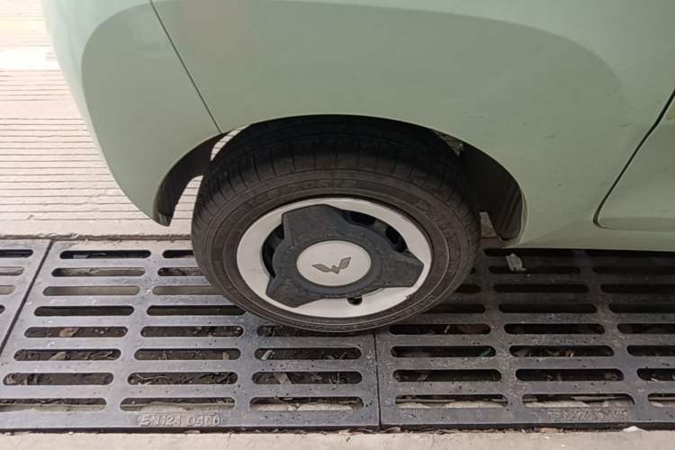 Used Wuling Hongguang MINIEV 2022 Macaron Premium Model – Lithium Iron Phosphate Right Rear Wheel Hub