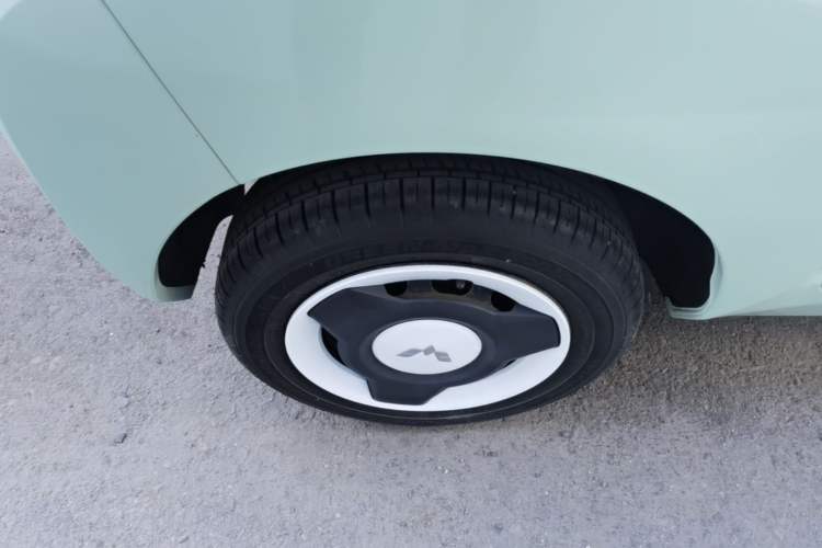 Used Wuling Hongguang MINIEV 2022 Macaron Premium Model – Lithium Iron Phosphate Right Rear Wheel Hub