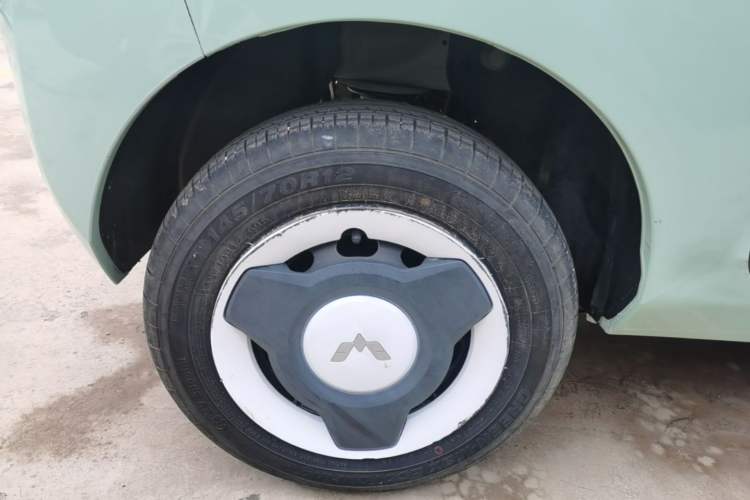 Used Wuling Hongguang MINIEV 2022 Macaron Fashion Model Lithium Iron Phosphate Right Rear Wheel Hub