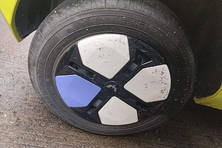 Used Wuling Hongguang MINIEV 2022 Macaron-Color Edition Lithium Iron Phosphate Right Rear Wheel Hub