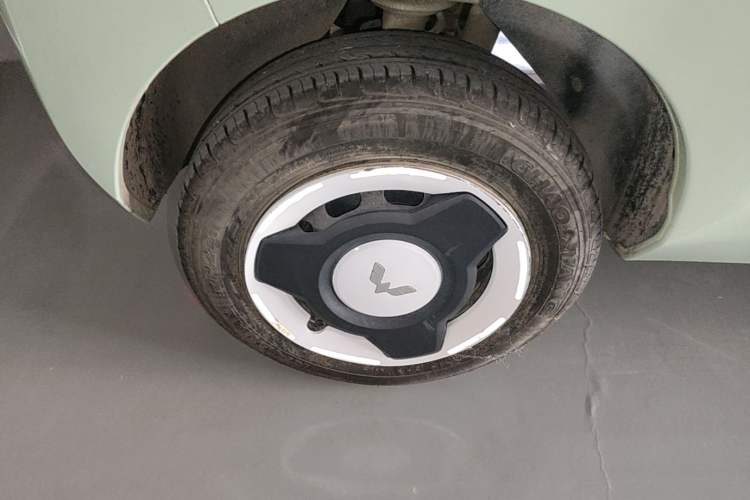 Used Wuling Hongguang MINIEV 2022 Macaron Fashion Model Lithium Iron Phosphate Right Rear Wheel Hub