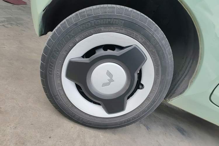 Used Wuling Hongguang MINIEV 2022 Macaron Premium Model – Lithium Iron Phosphate Right Rear Wheel Hub