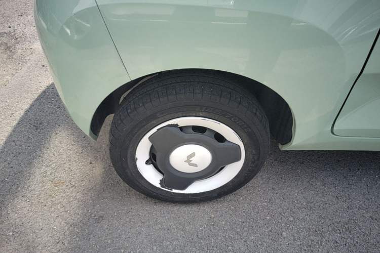 Used Wuling Hongguang MINIEV 2022 Macaron Premium Model – Lithium Iron Phosphate Right Rear Wheel Hub