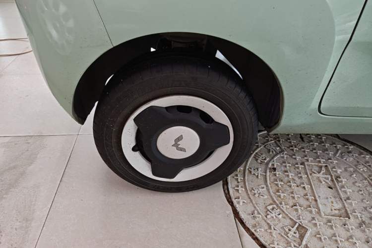 Used Wuling Hongguang MINIEV 2022 Macaron Premium Model – Lithium Iron Phosphate Right Rear Wheel Hub