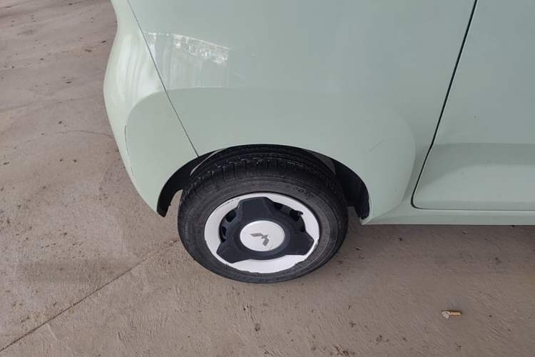 Used Wuling Hongguang MINIEV 2022 Macaron Premium Model – Lithium Iron Phosphate Right Rear Wheel Hub