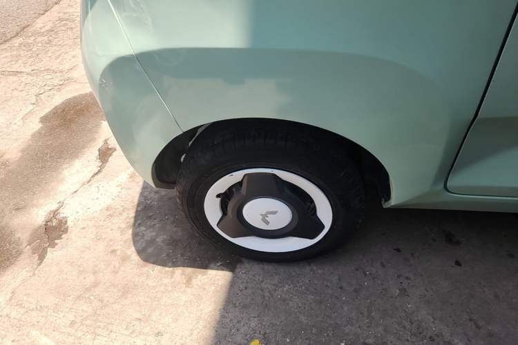 Used Wuling Hongguang MINIEV 2022 Macaron Premium Model – Lithium Ternary Battery Right Rear Wheel Hub