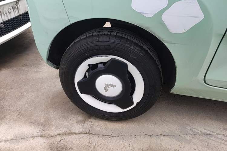 Used Wuling Hongguang MINIEV 2022 Macaron Premium Model – Lithium Iron Phosphate Right Rear Wheel Hub