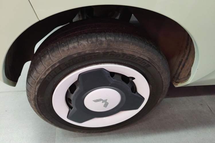 Used Wuling Hongguang MINIEV 2022 Macaron Premium Model – Lithium Iron Phosphate Right Rear Wheel Hub