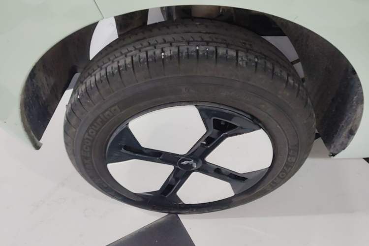 Used Wuling Hongguang MINIEV 2022 Macaron Colorful Edition Lithium Iron Phosphate Right Rear Wheel Hub