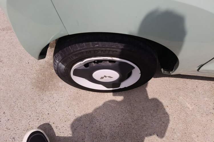 Used Wuling Hongguang MINIEV 2022 Macaron Premium Model – Lithium Iron Phosphate Right Rear Wheel Hub