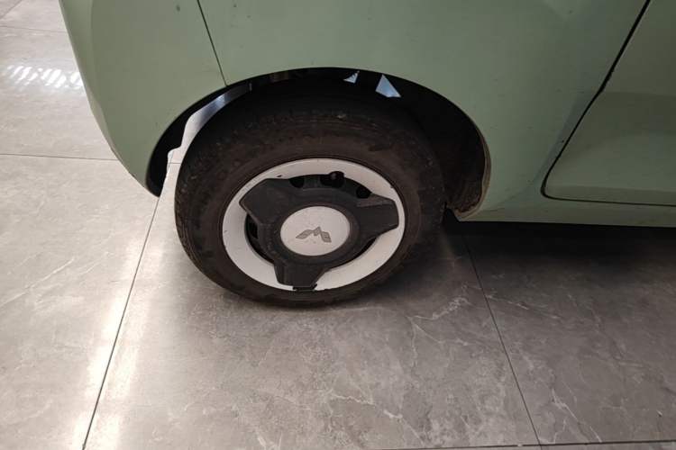Used Wuling Hongguang MINIEV 2022 Macaron Premium Model – Lithium Iron Phosphate Right Rear Wheel Hub